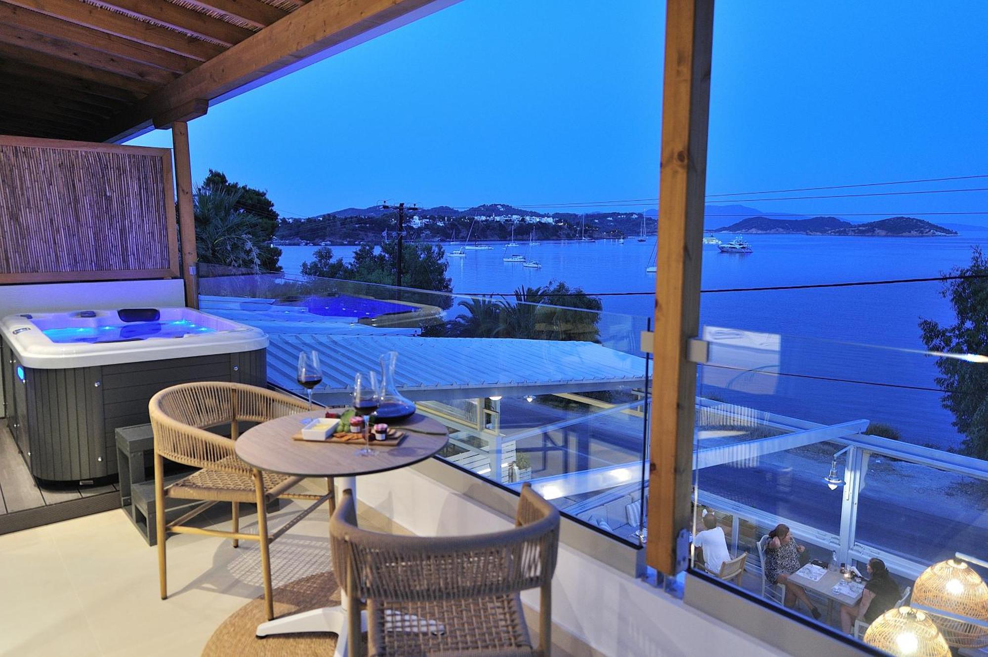 Salty Wave Suites Skiathos Town Exterior photo