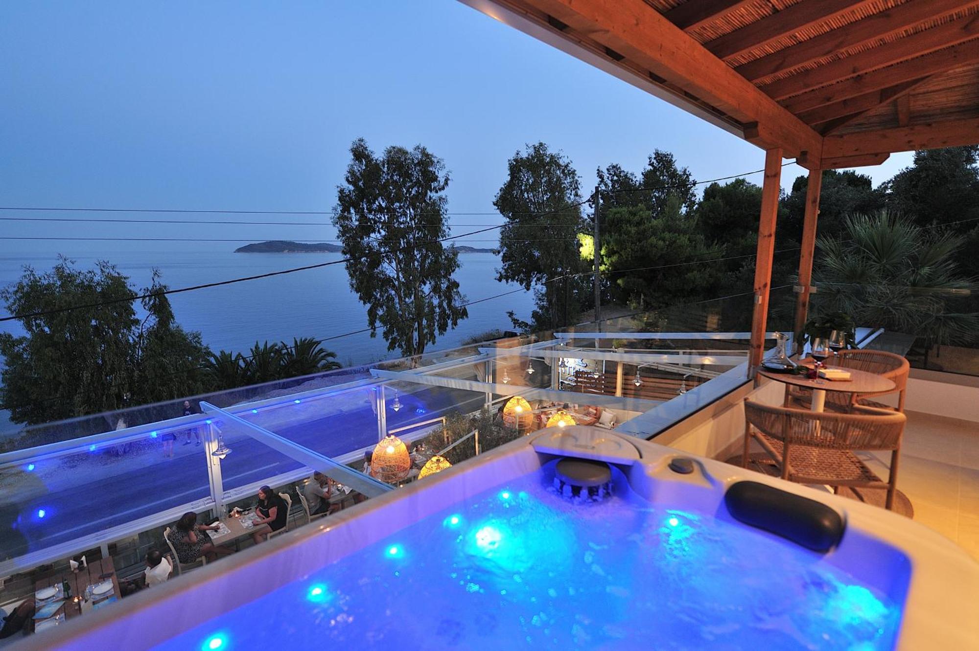 Salty Wave Suites Skiathos Town Exterior photo